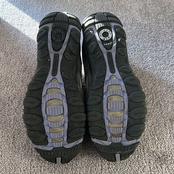 Women’s size 11 Merrell hiking sneakers - Picture 6 of 6